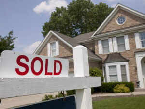 October home sales down from last year: CREA