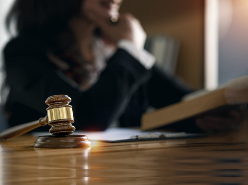 Short-selling dealers stay secret