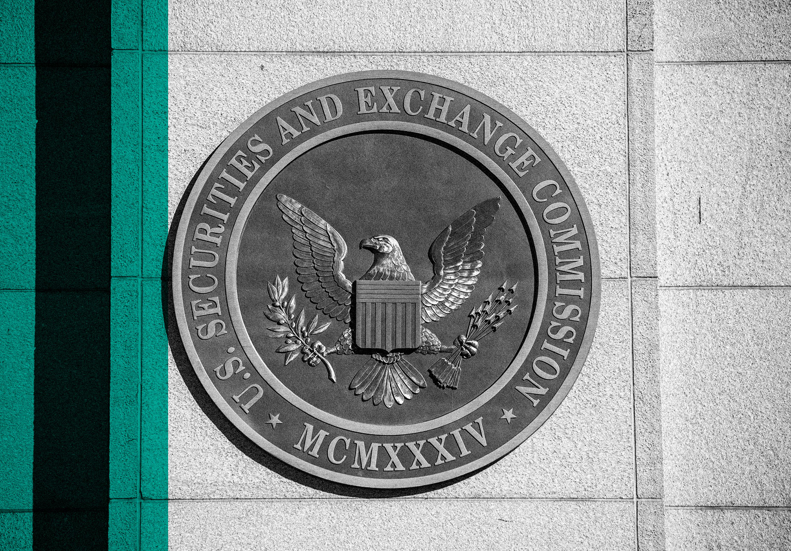 SEC fines Canadian firm over registration