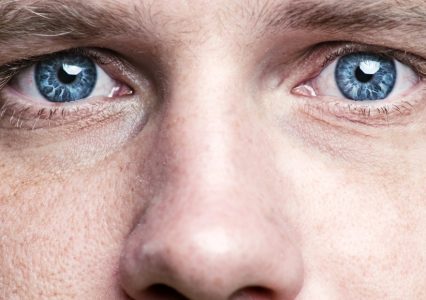 yeux_bleus_visage_oeil_regarder_voir-426×300 alternate text for this image