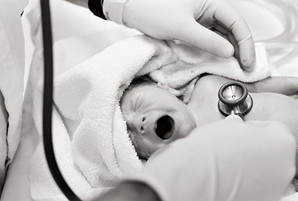 La crise financière aussi nocive pour les bébés que le tabac