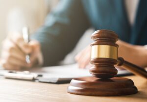 Un agent en assurance vie se voit refuser le renouvellement de son permis 