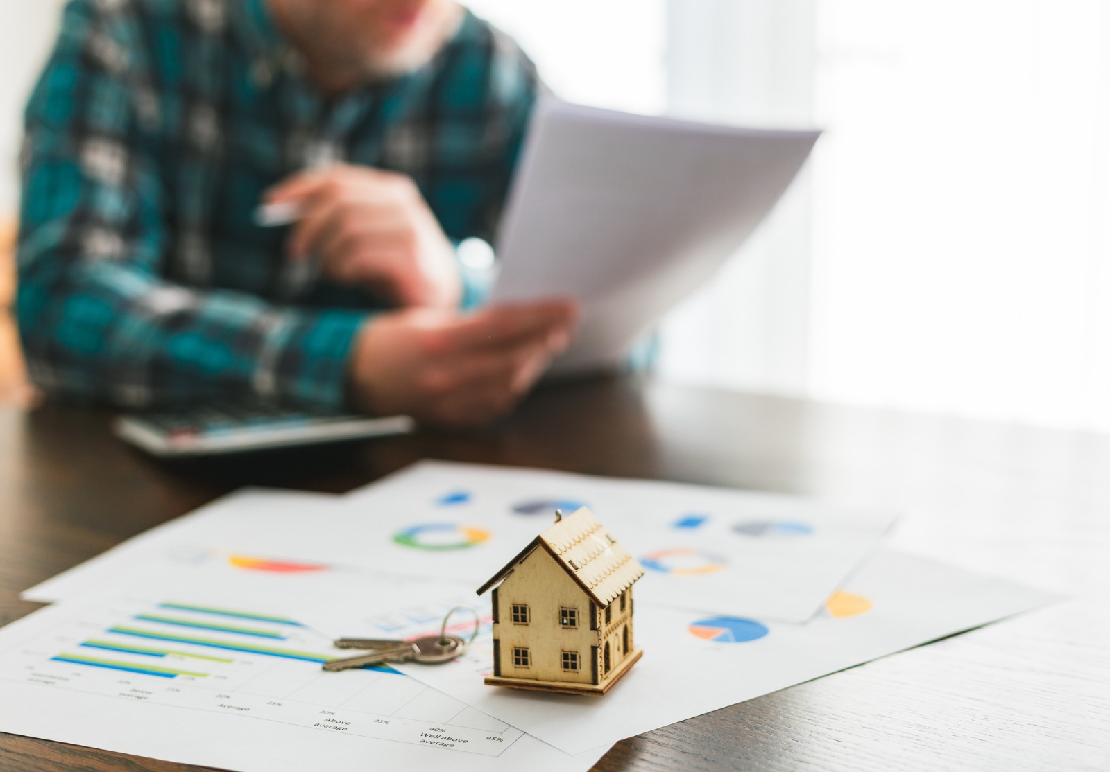 Signature d’un contrat de vente de maison.